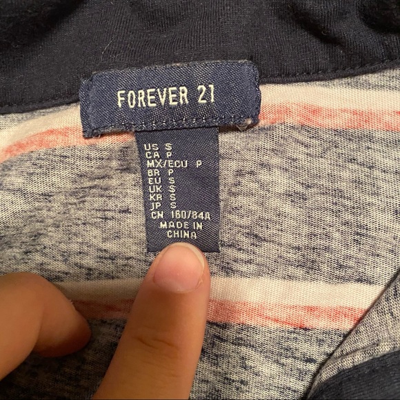 F21 Cropped crewneck - Picture 3 of 4
